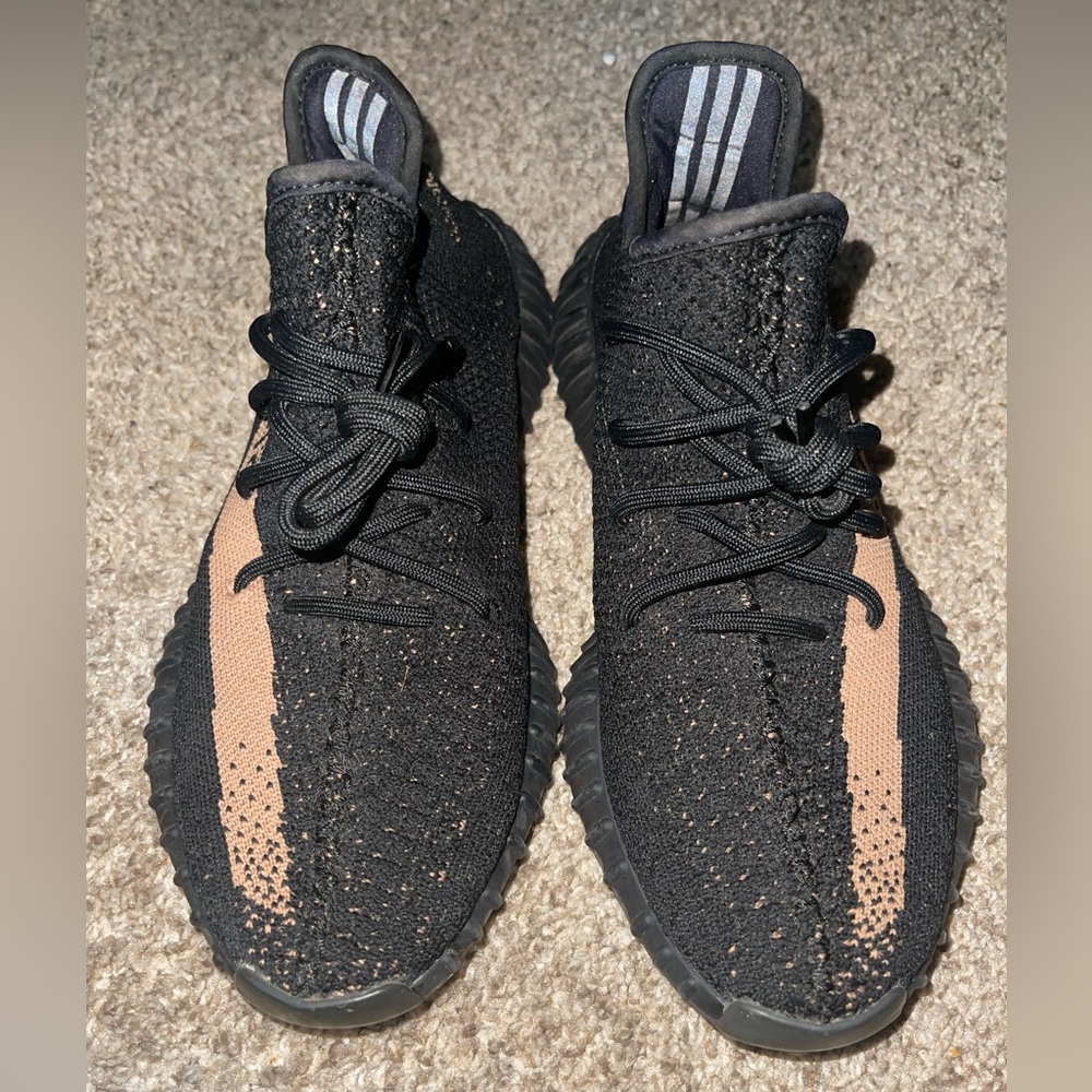 Adidas Yeezy 350 V2 Black and Copper GREAT CONDITION
Size 9